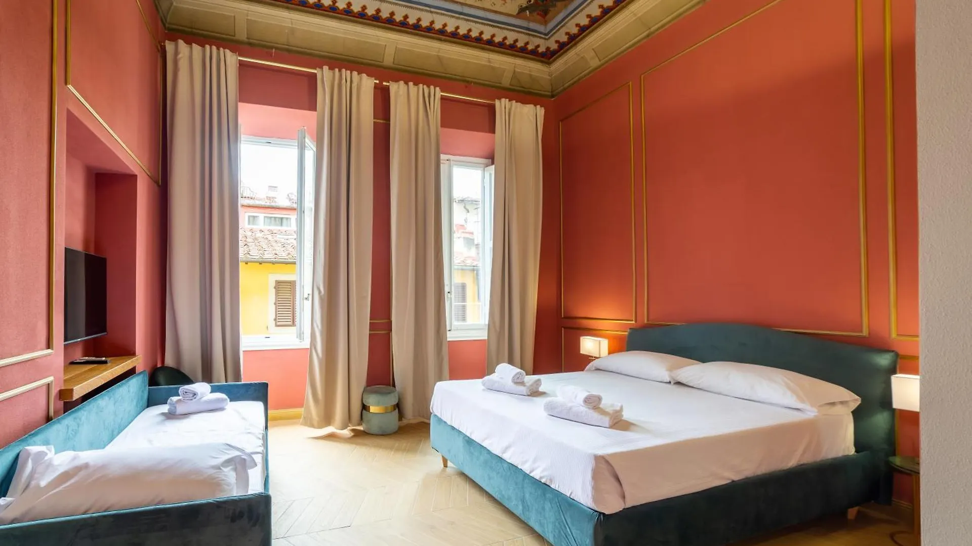 Residenza D\'Epoca White Room location